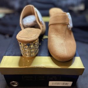 Joan Boyce Sparkling Stacked Heels on Golden Tan Fabric Mules Sz 7M